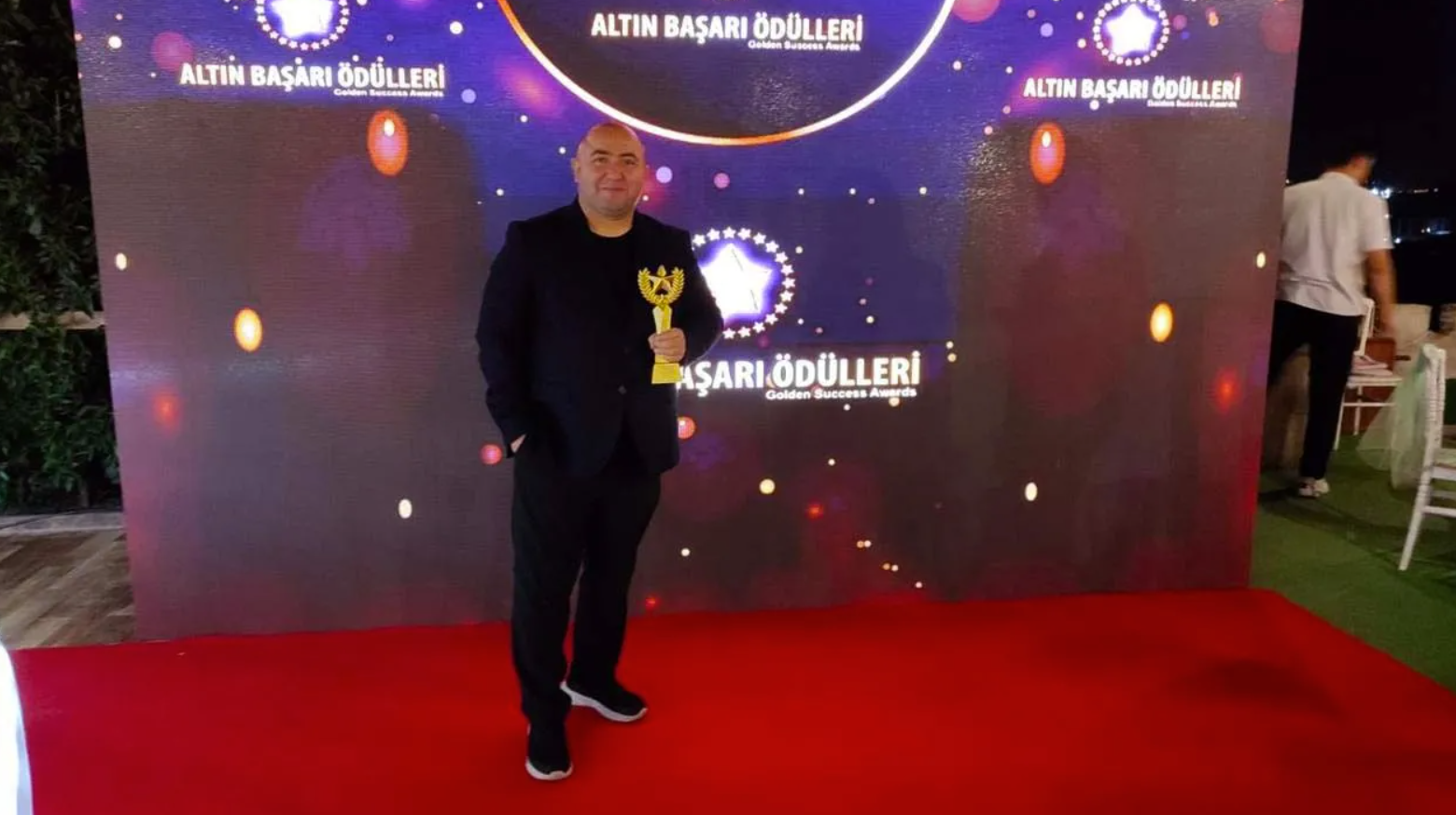 Aqil Ələsgər İstanbulda mükafata layiq görüldü (FOTO/VİDEO)